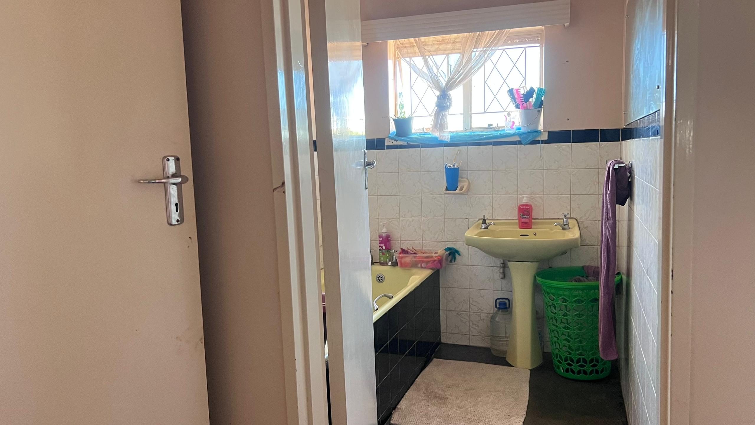 NIPHD-7LNA – Free Standing House in Mahatshula For Sale