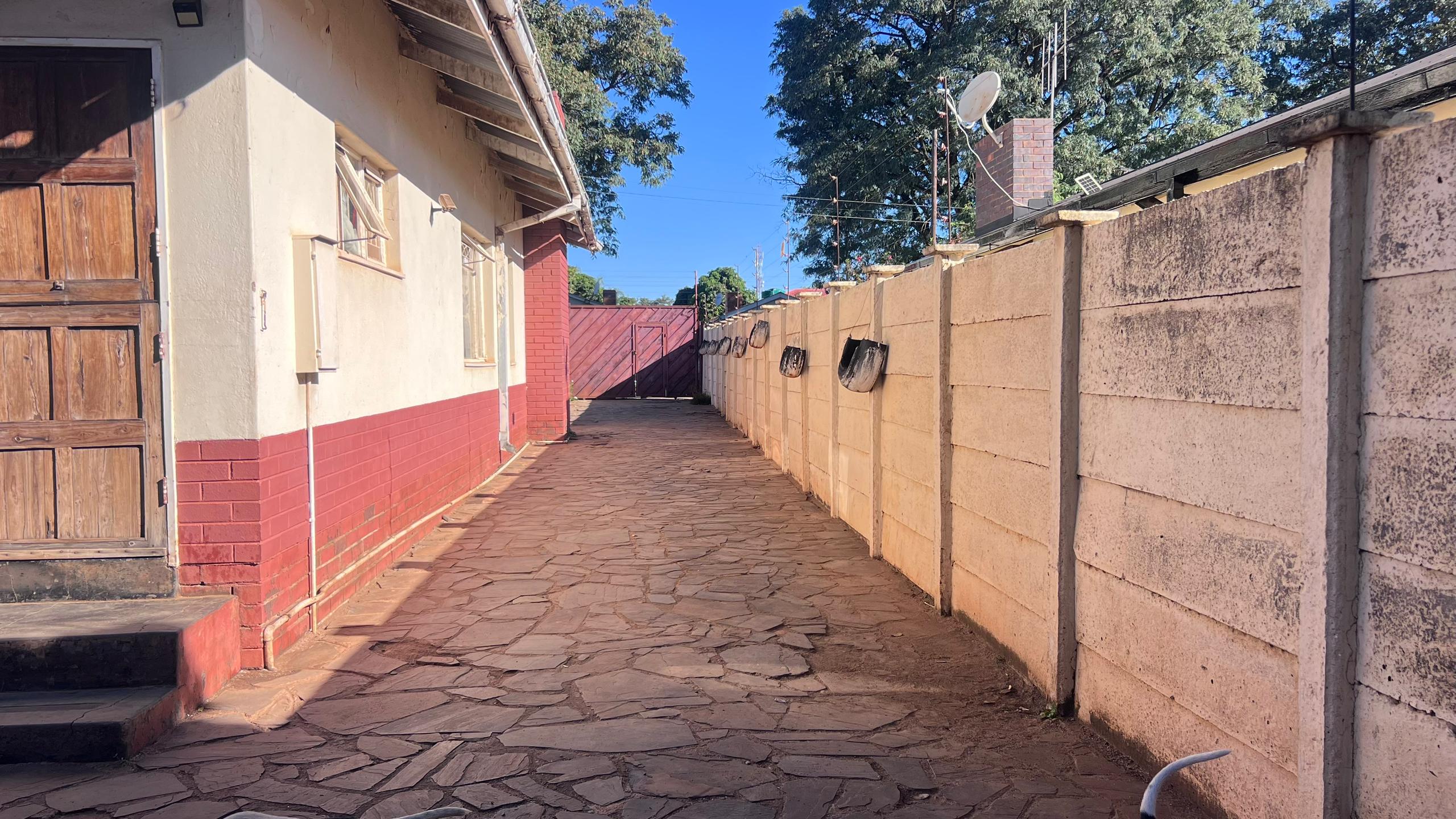 NIPHD-7LNA – Free Standing House in Mahatshula For Sale