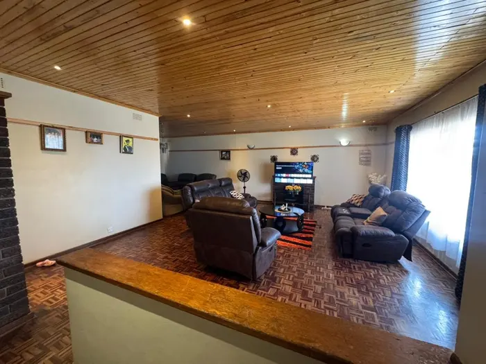 NIPHD-7ED4 – Free Standing House in Manningdale For Sale, property photo 6