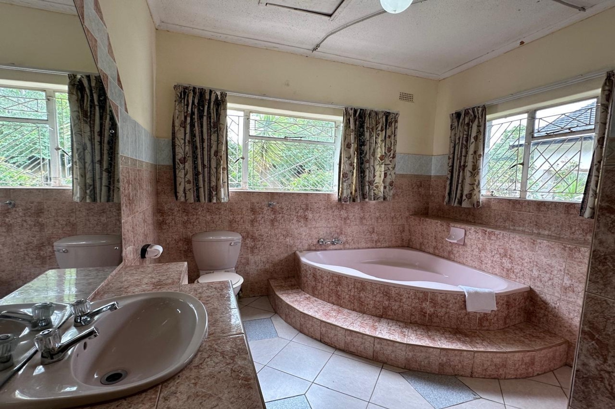 NIPHD-459V – Free Standing House in Burnside For Sale, property photo 12
